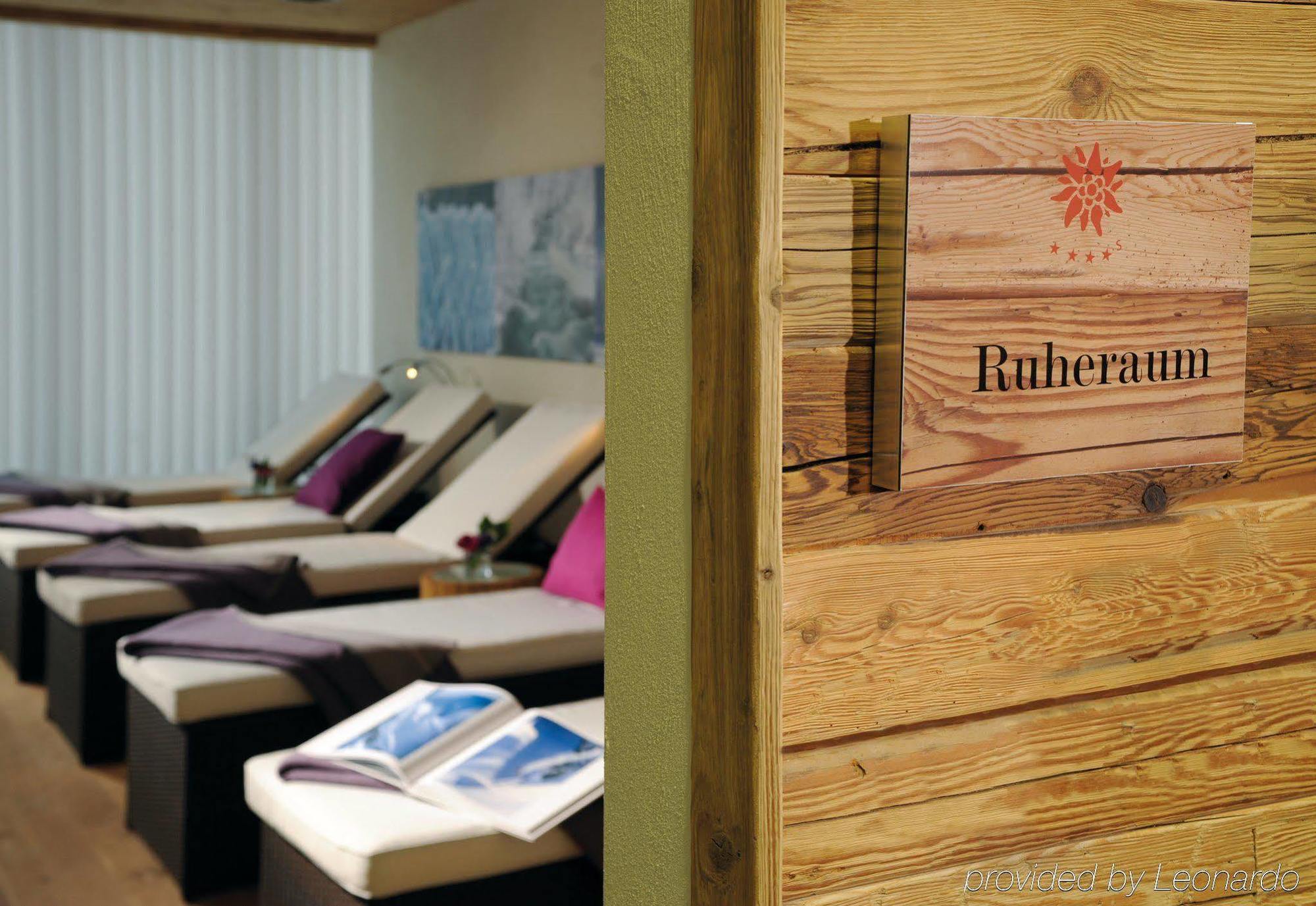 Hotel Fire & Ice Duesseldorf/Нойс Екстериор снимка